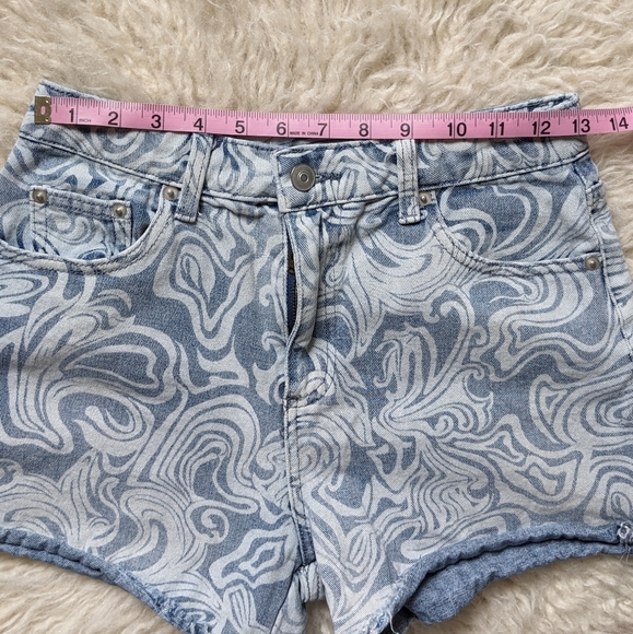 No Boundaries Boho Swirl Marble Print Cutoff Denim Shorts - Picture 5 of 5